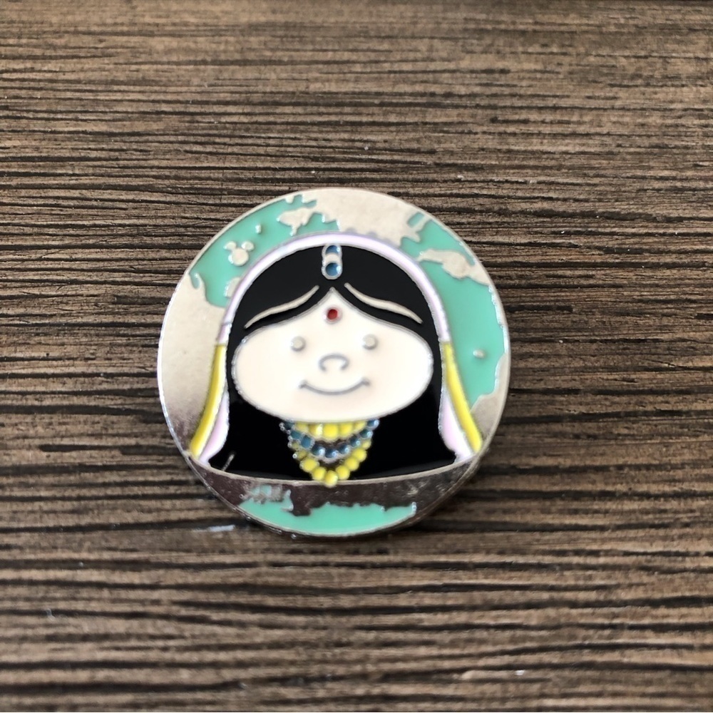 Disney Official Trading Pin: Hidden Mickey: It's a Small World: India